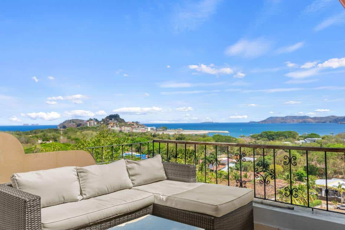 Casa Omega: Oceanview Apartments in Altos de Flamingo