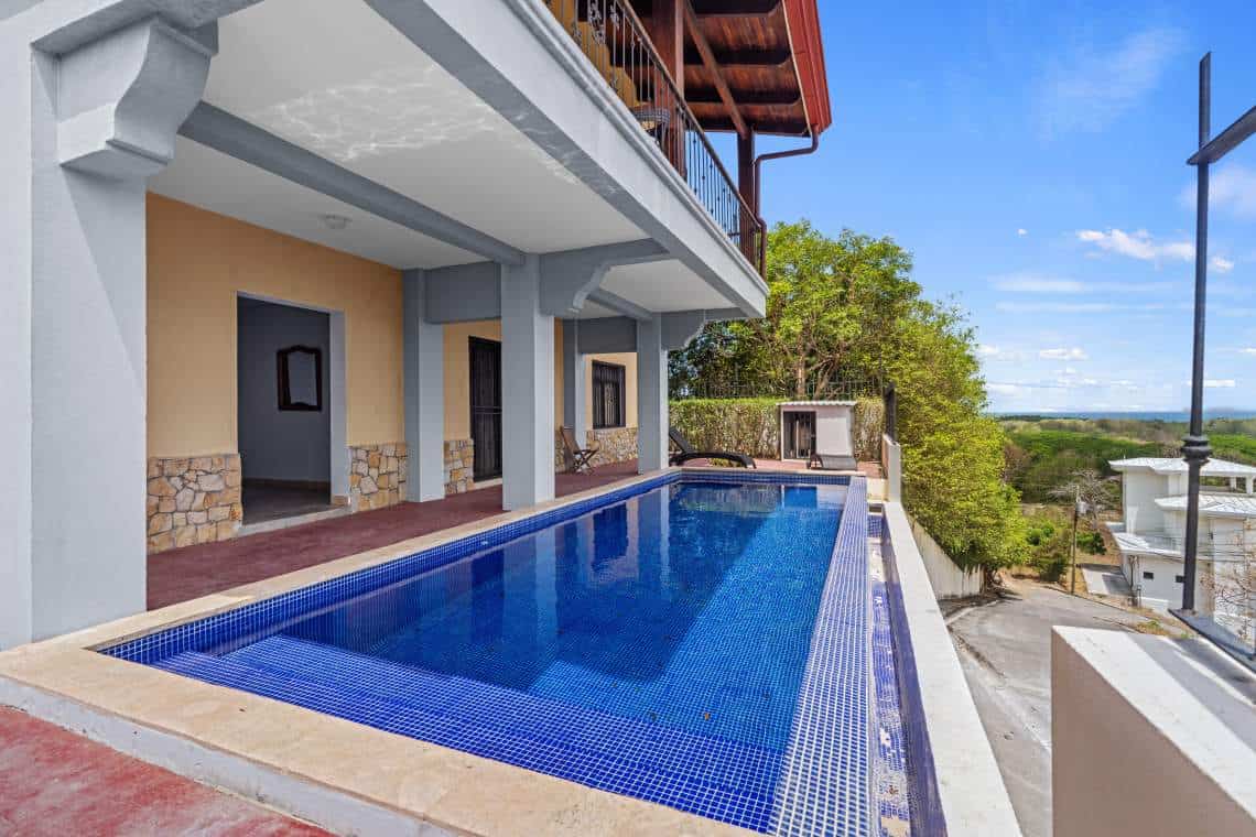 Casa Omega: Oceanview Apartments in Altos de Flamingo