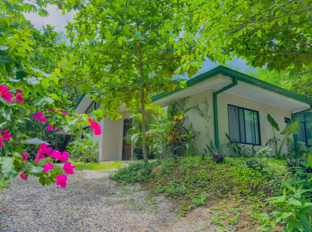 Casa Hiller: 4-Bedroom Nature Retreat in Playas del Coco