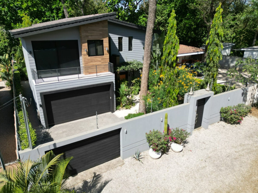 Shangri-La House – Luxurious 3-Bedroom Retreat in Playa Potrero