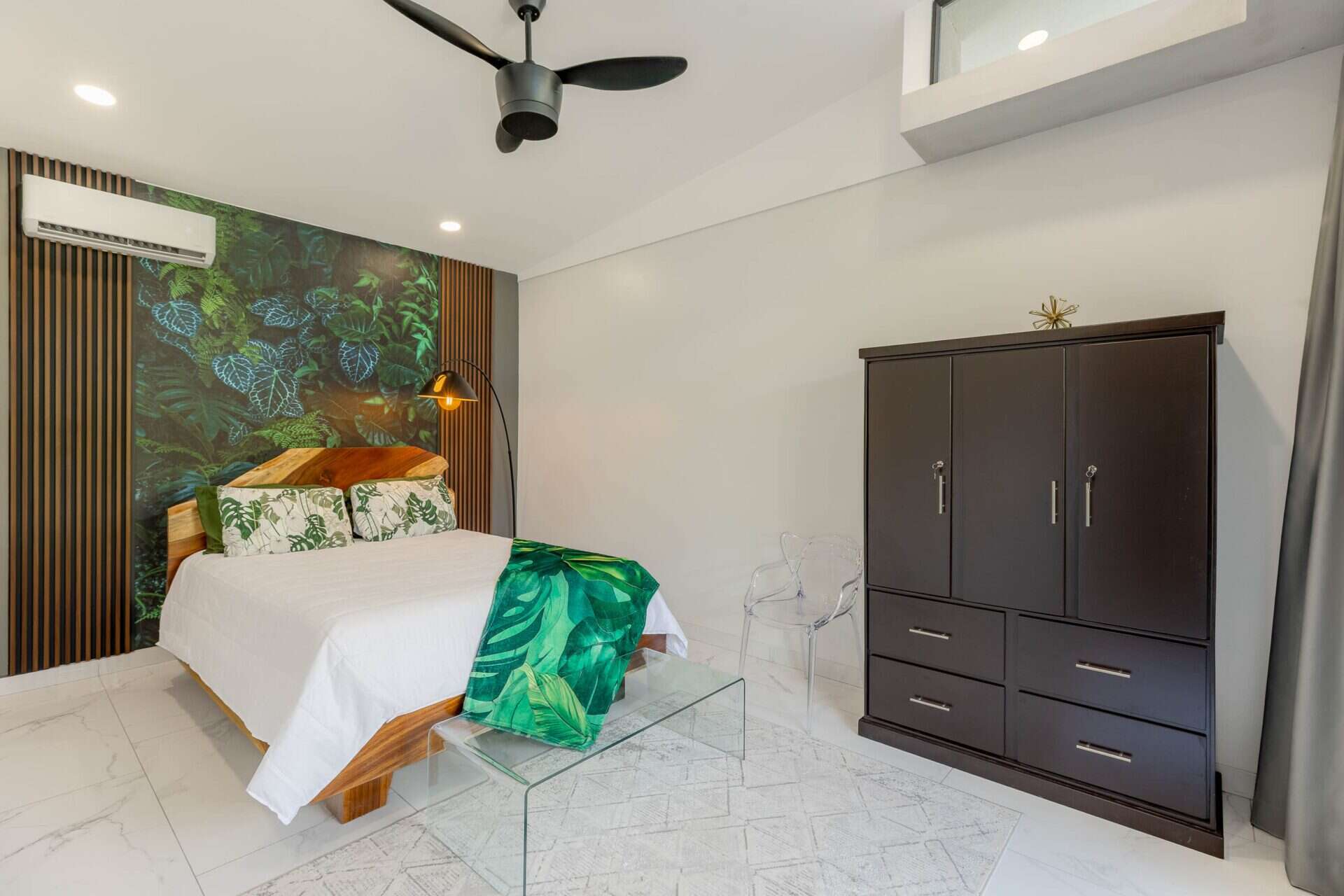 Modern Coastal Escape in Playas del Coco