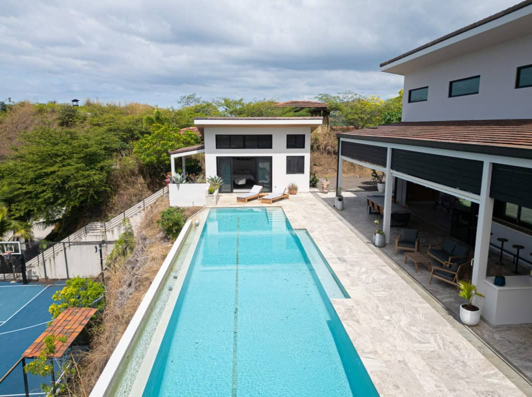 Casa Islas – Stunning Ocean-View Estate with Guest Studio in Mar Vista