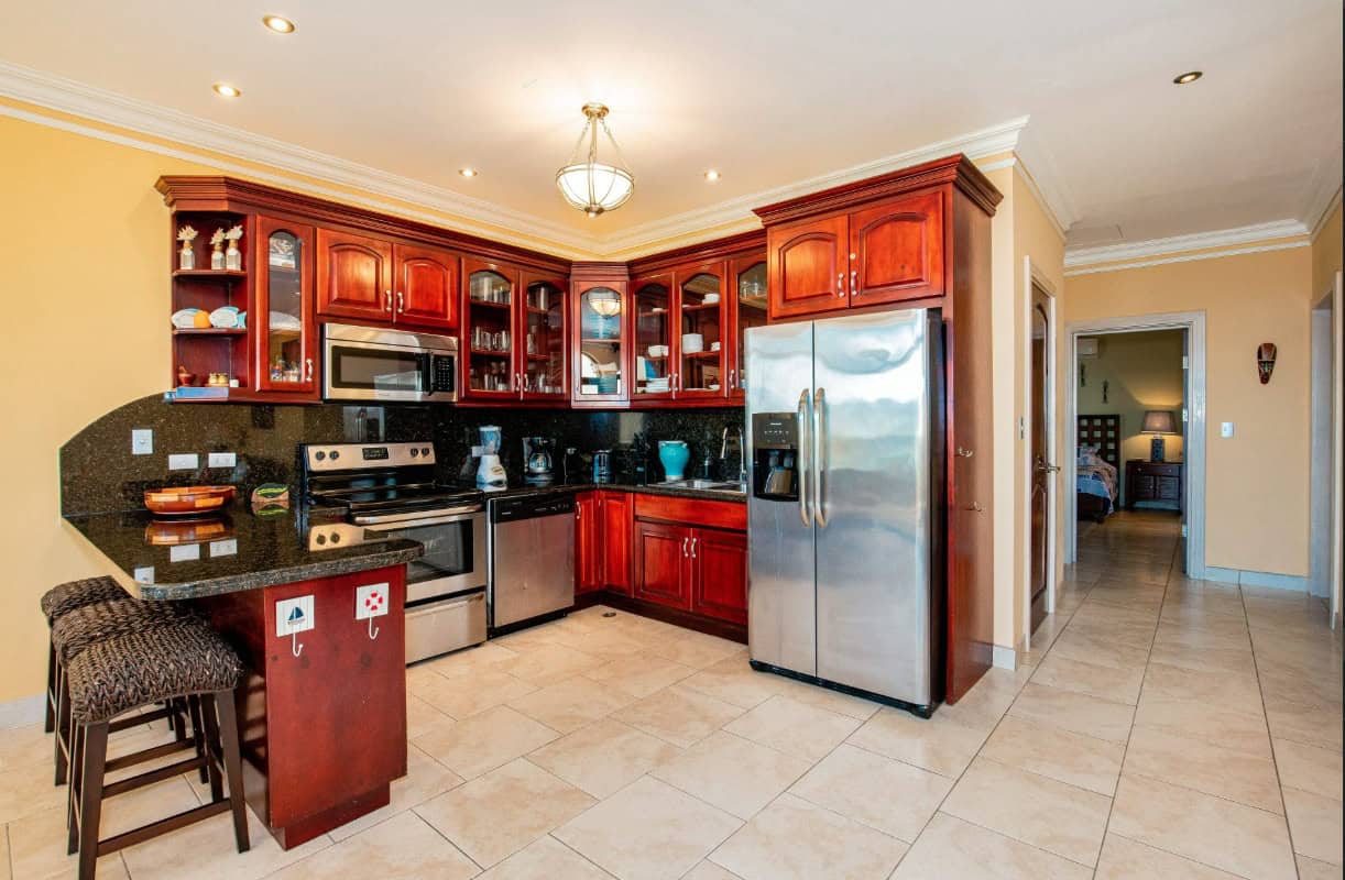 Bella Vista #B2-U5 – Stunning Ocean-View Condo with Private Rooftop