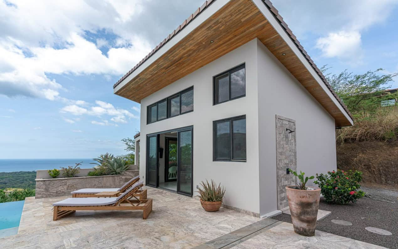 Casa Islas – Stunning Ocean-View Estate with Guest Studio in Mar Vista