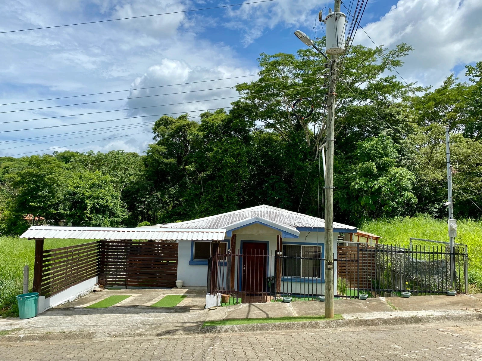 Near the Beach: Residential Community - Nacazcol Family Home