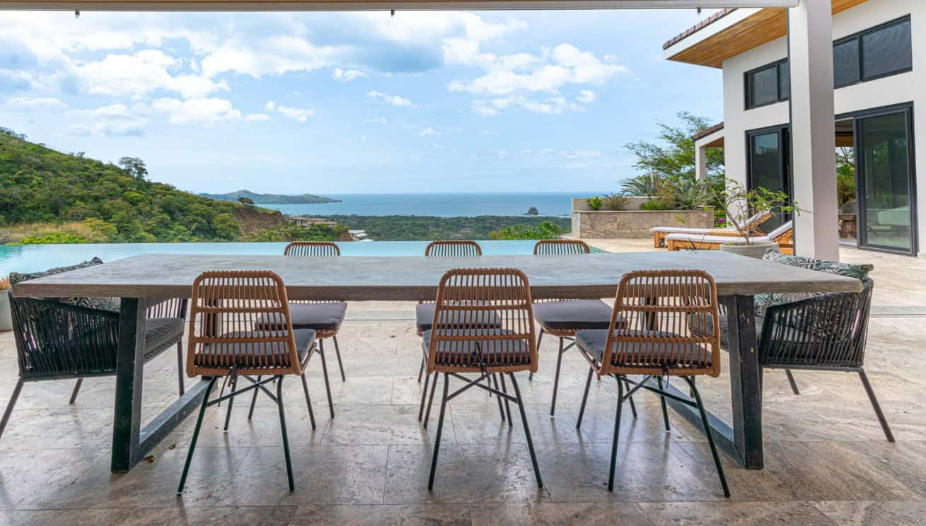 Casa Islas – Stunning Ocean-View Estate with Guest Studio in Mar Vista
