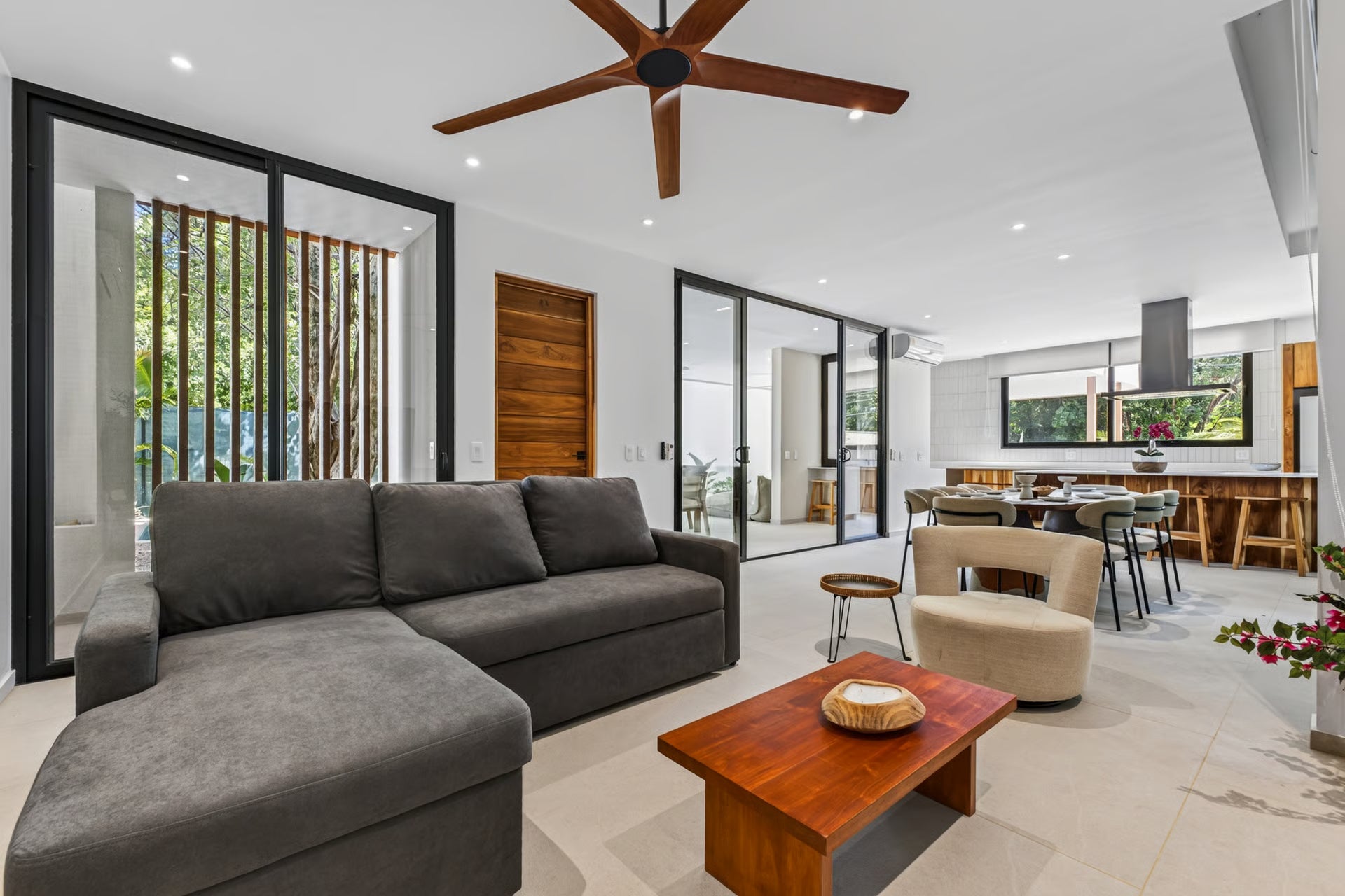 Casa Mareva | 4-Bedroom Luxury Home Near the Beach