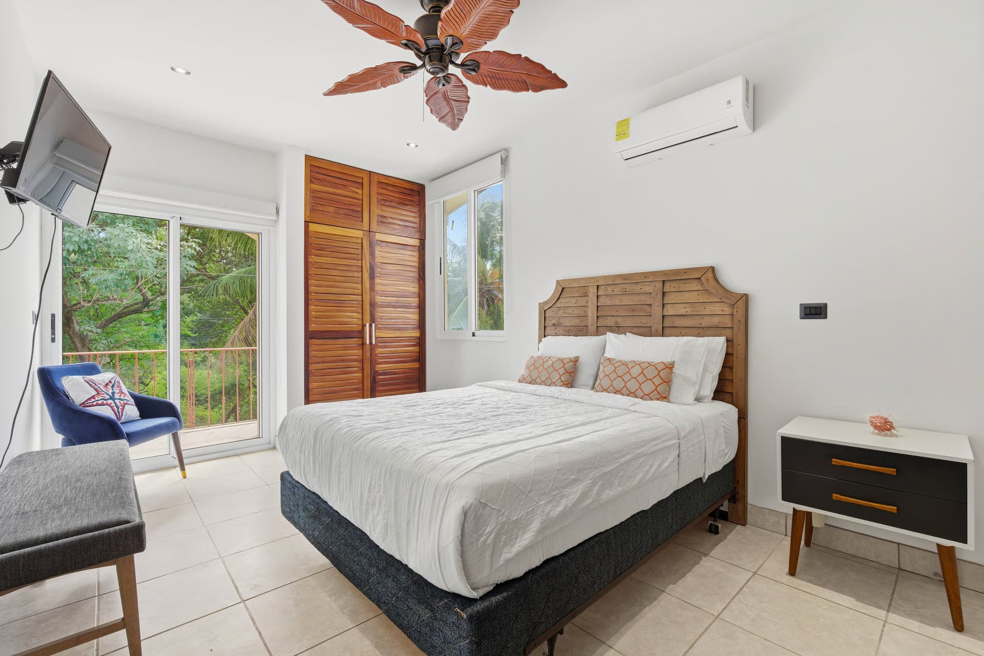 Twin Dolphins Penthouse – Prime Beachfront with Ocean & Marina Views