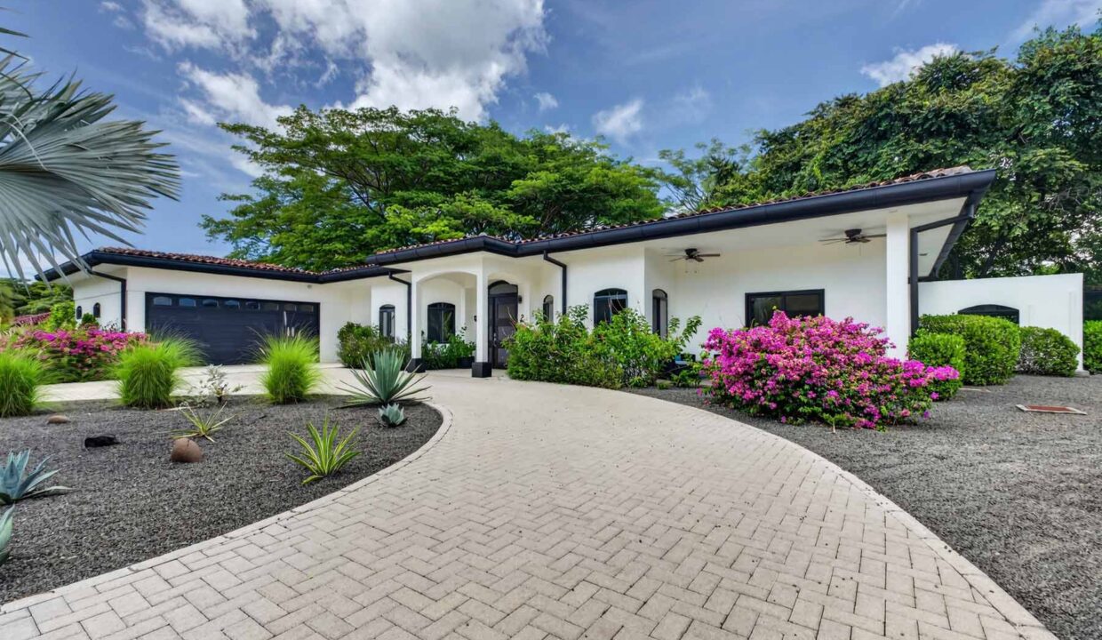 Casa Arlo | Dual-Residence Estate with Guest Casita in Hacienda Pinilla
