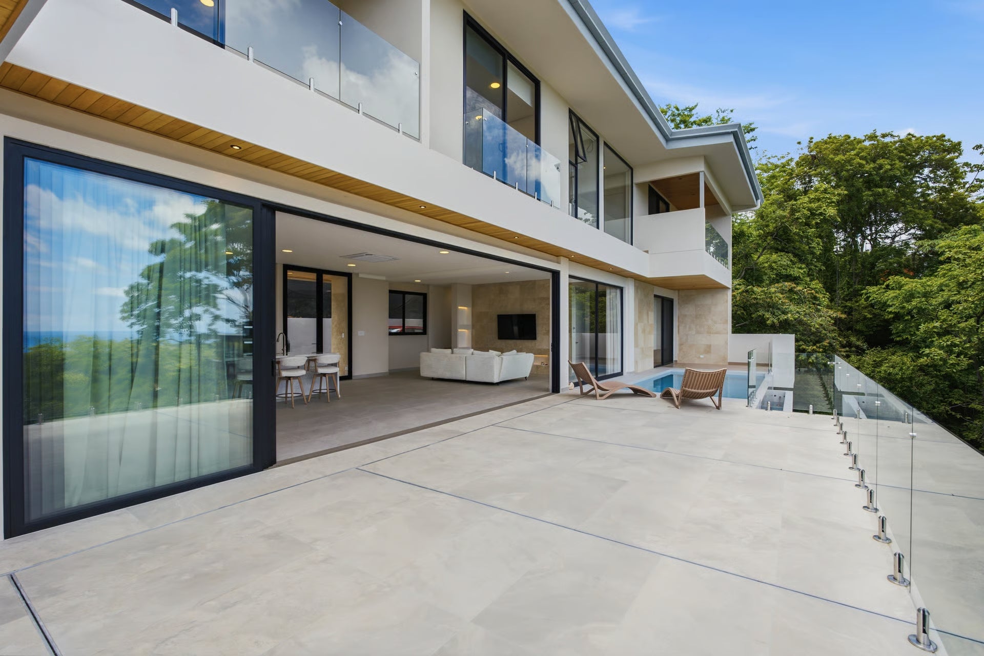 Casa Flores del Mar | Modern Ocean View Home