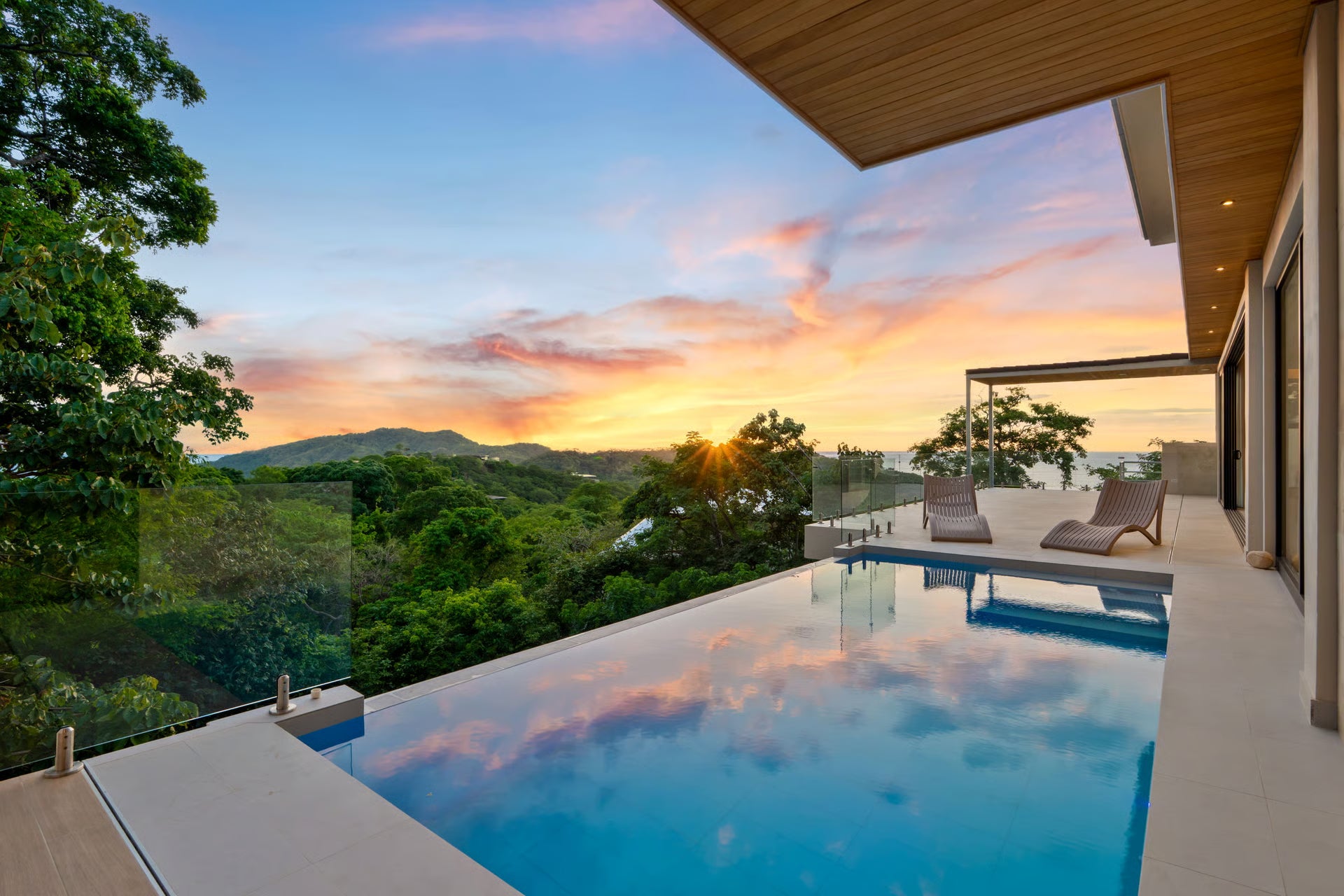 Casa Flores del Mar | Modern Ocean View Home