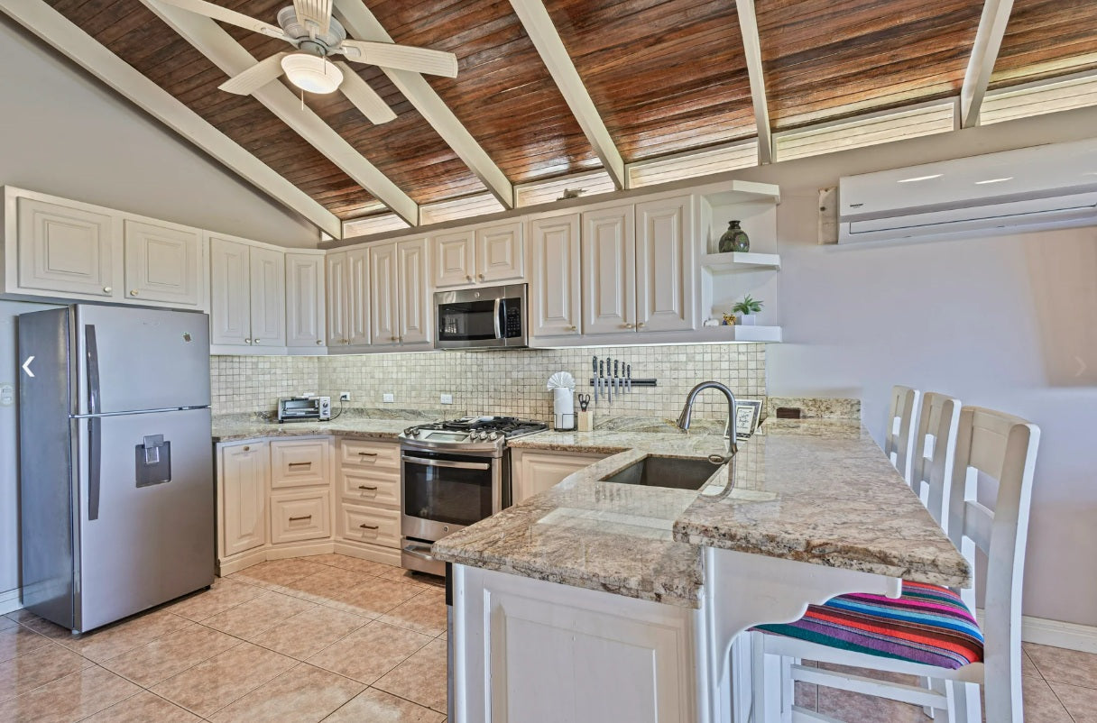Los Almendros Villa 17 | Ocean View Retreat