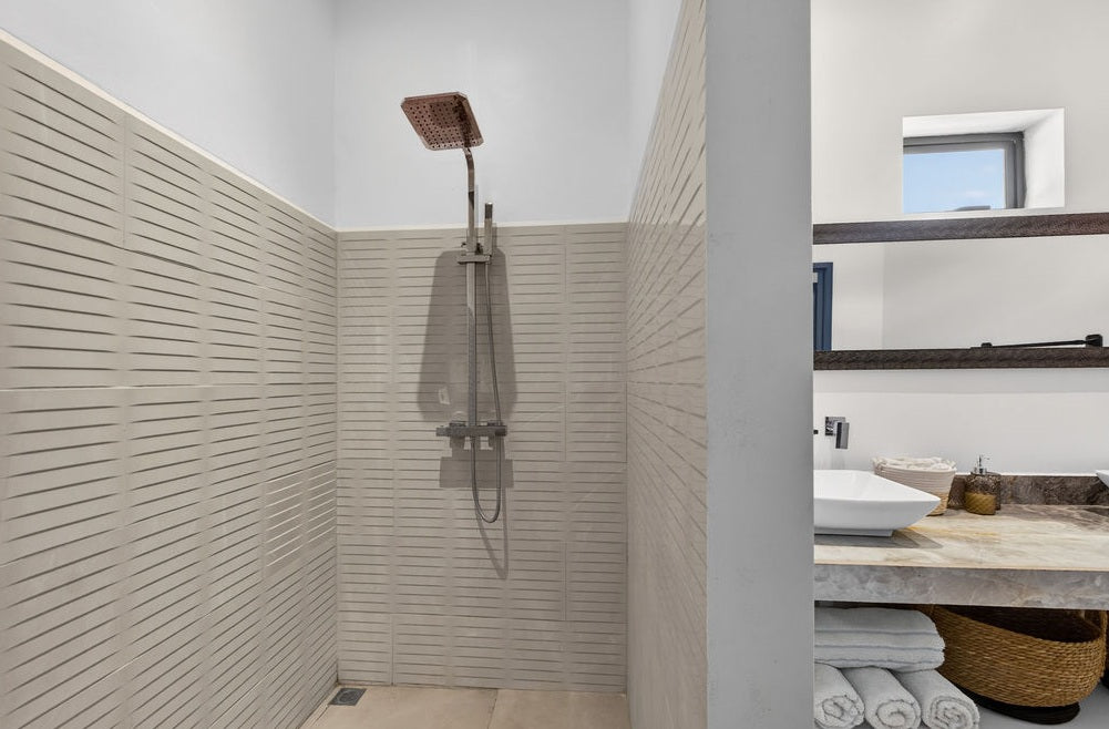 Casa Dos Hermanas: Modern Income-Producing Property Near Flamingo Beach