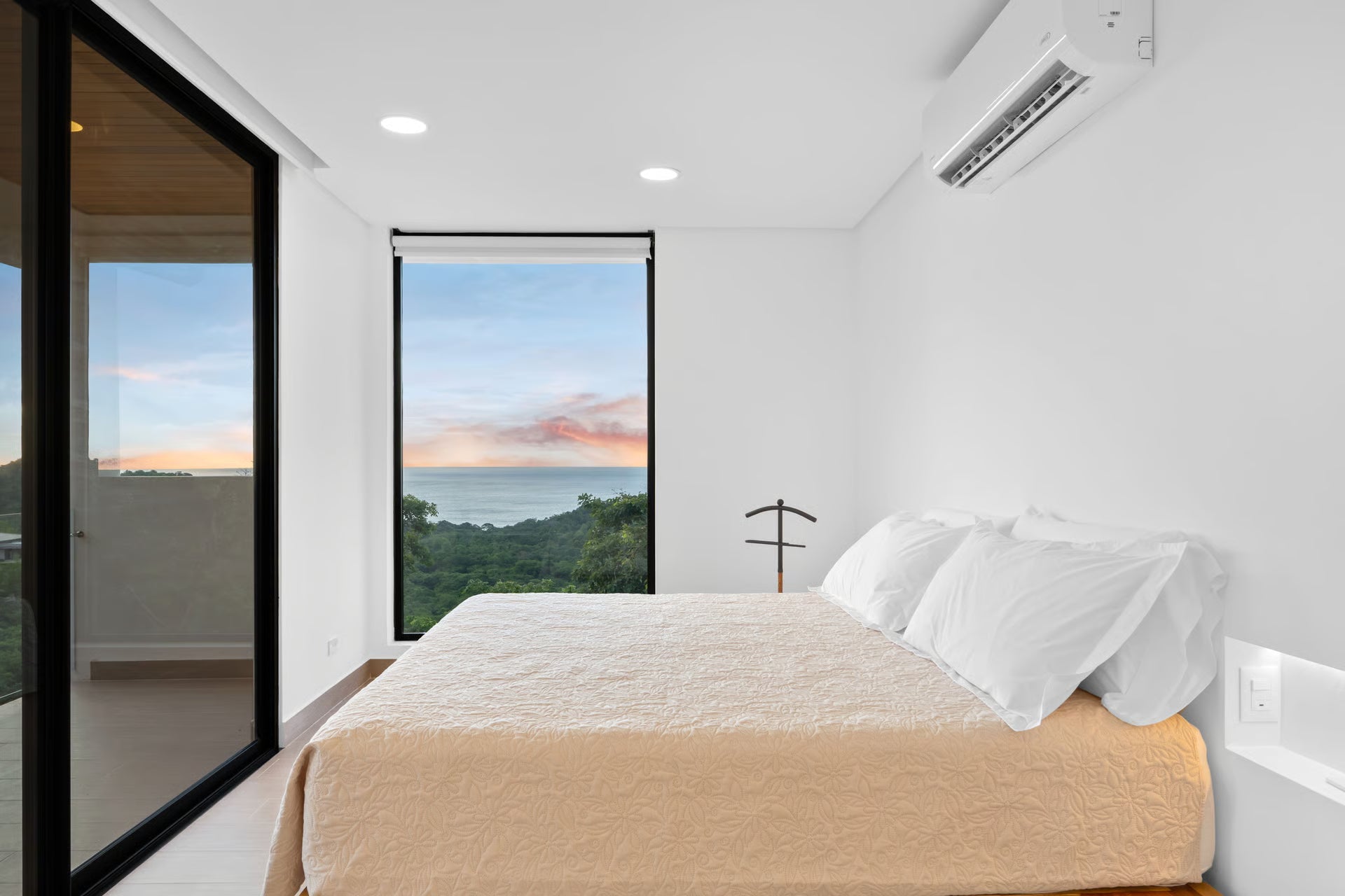 Casa Flores del Mar | Modern Ocean View Home