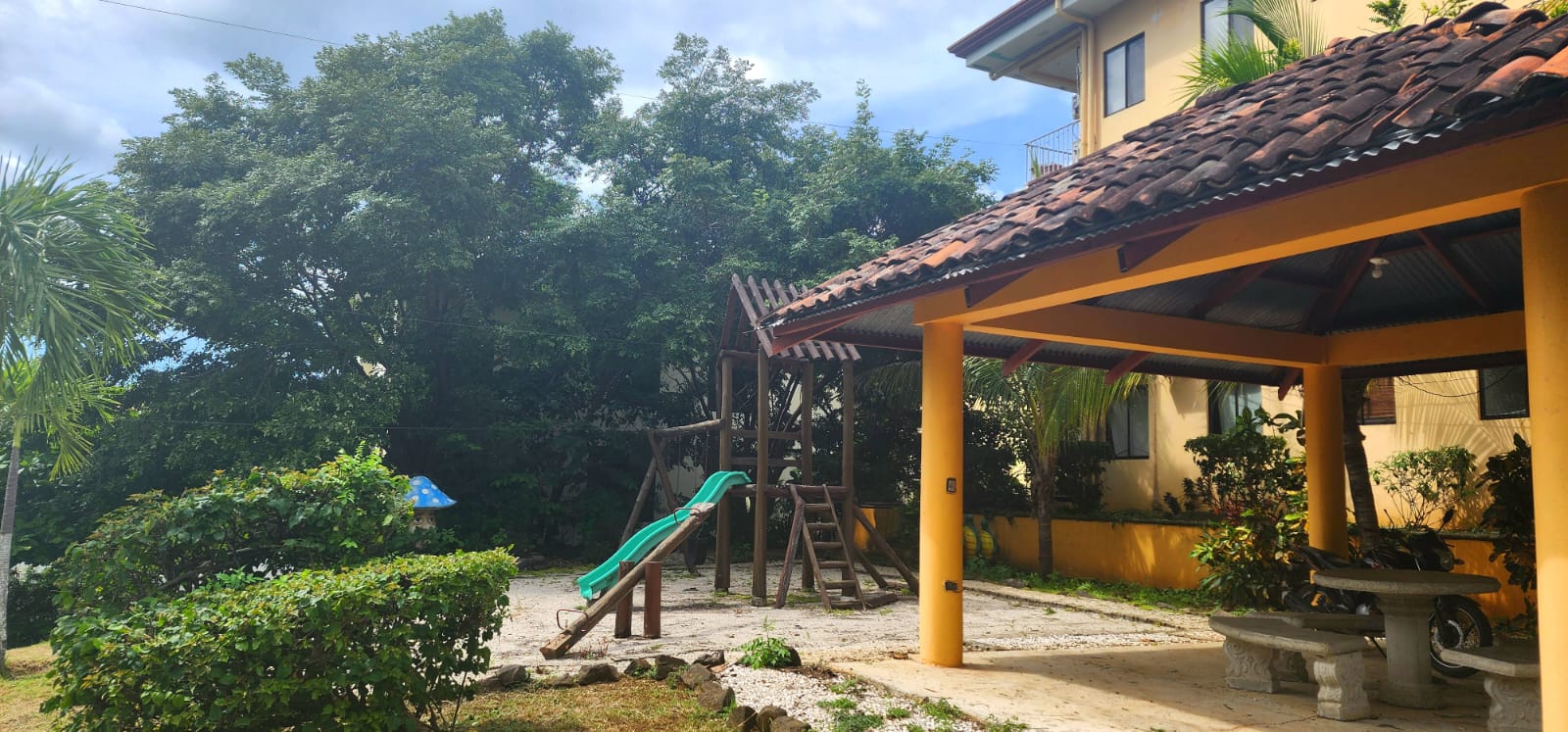 Vista Hermosa A4 - Fully Furnished 2nd-Floor Condo w/ Partial Ocean View