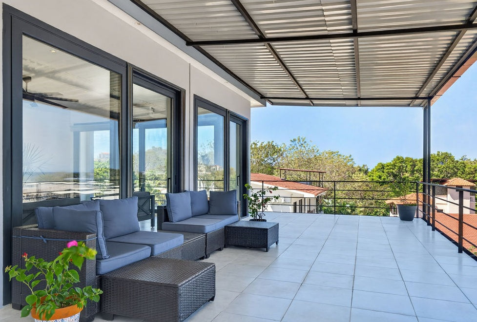 Casa Dos Hermanas: Modern Income-Producing Property Near Flamingo Beach