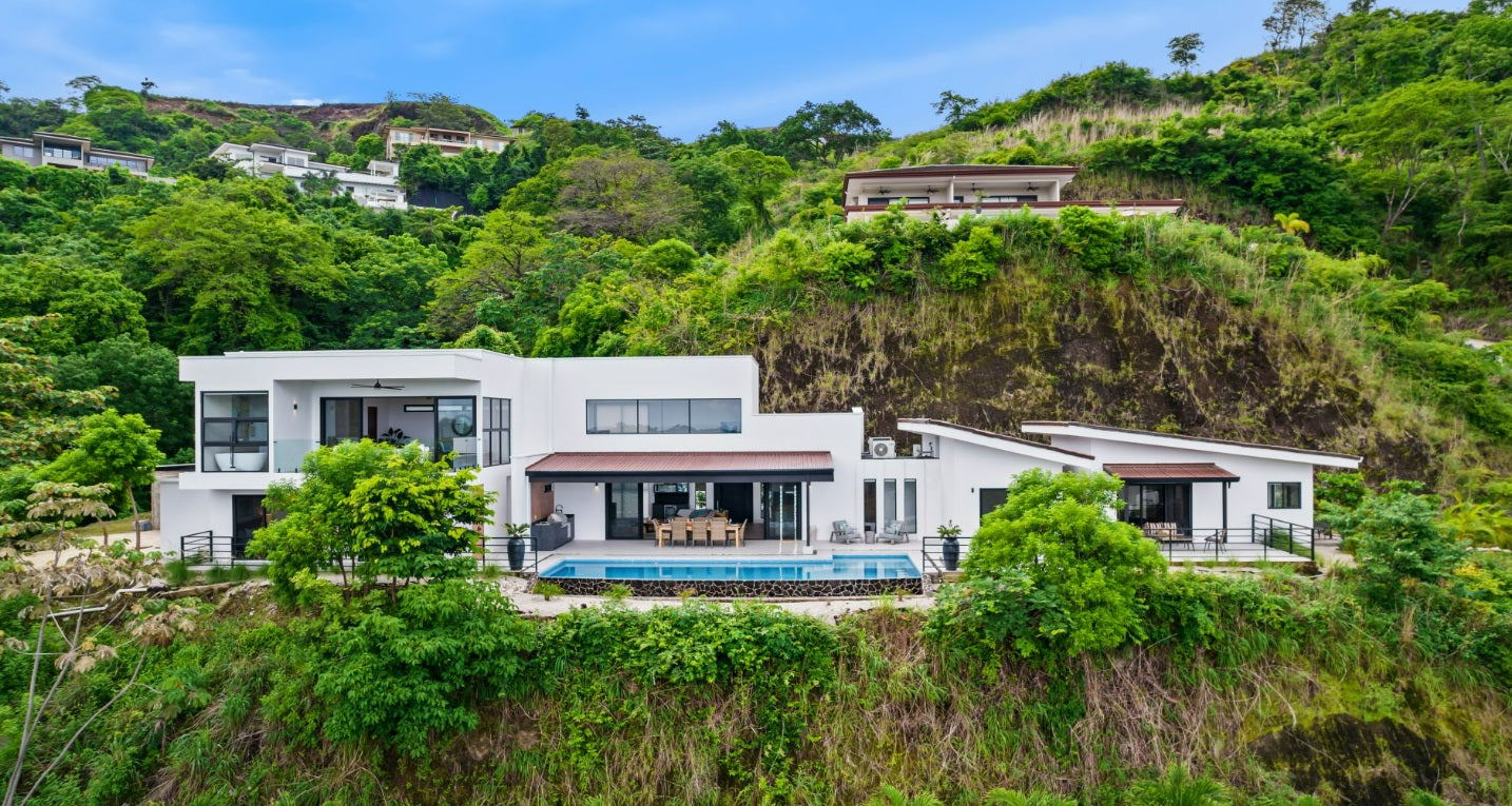 Villa Cielo – Elegant Ocean-View Estate & Casita in Mar Vista