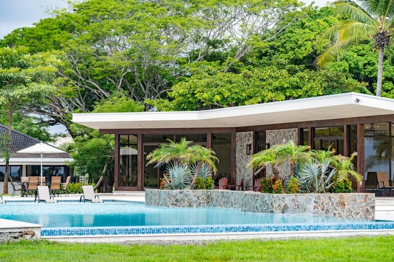 Lot 4 Prime Beachfront: Playa Blanca Beach Club