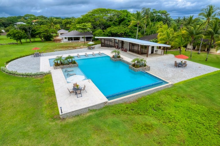 Lot 11 Premier Beachfront: Playa Blanca Beach Club