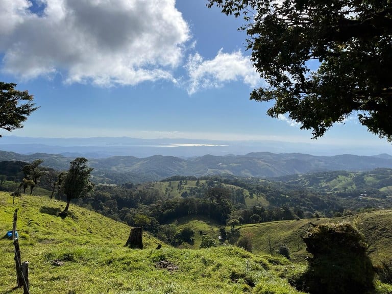 Clover Fields: Prime Development Land with Spectacular Views and Endless Potential Near Monteverde