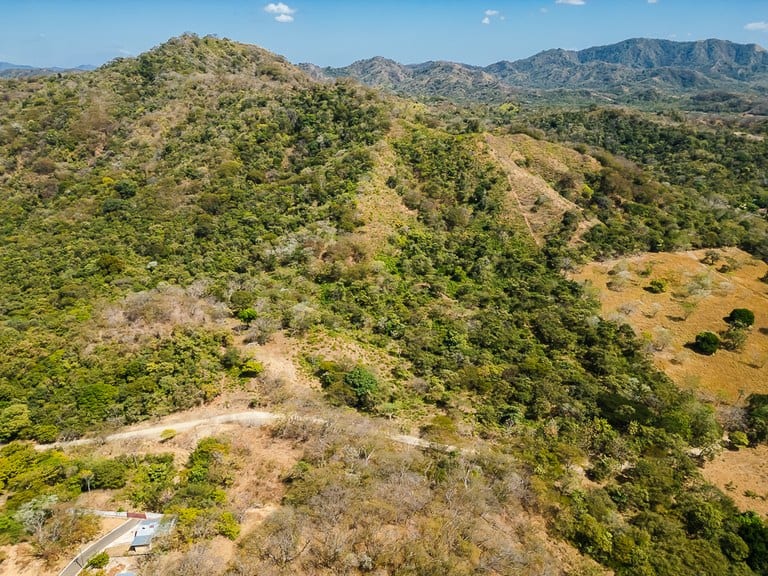 Huacas Parcel: Prime Development Opportunity Just 2 Minutes from Educarte!
