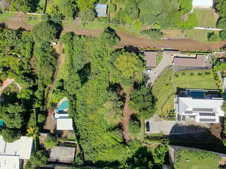 Lot with Beachfront Access and Ocean Views in Playas del Coco