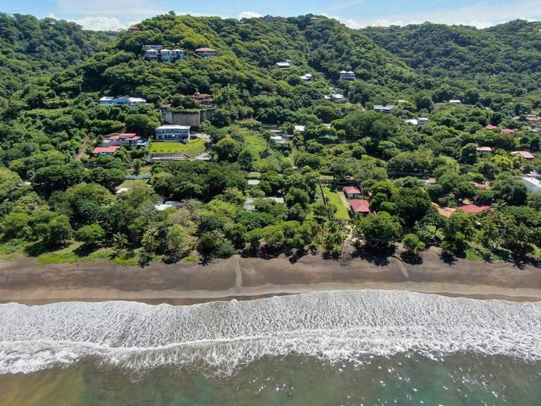 Lot with Beachfront Access and Ocean Views in Playas del Coco