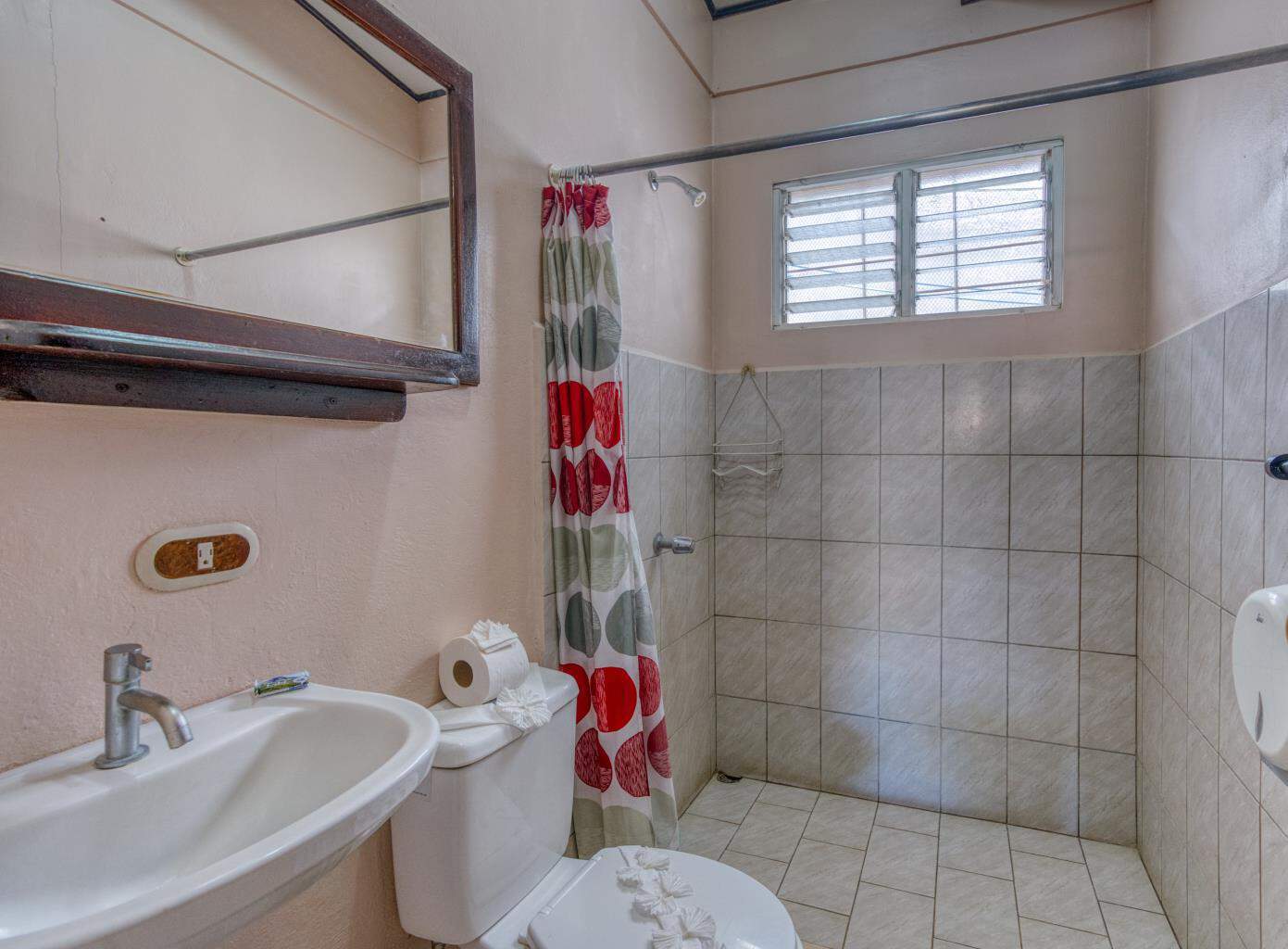 3-Bedroom House plus 6 Cabins in Playas del Coco