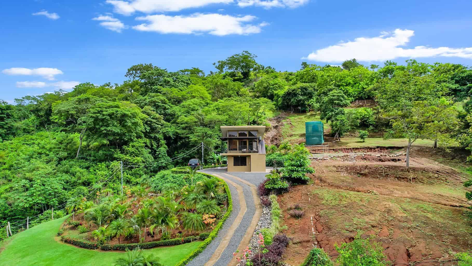 Casa Tropical: Experience Tranquil Living in Paradise!