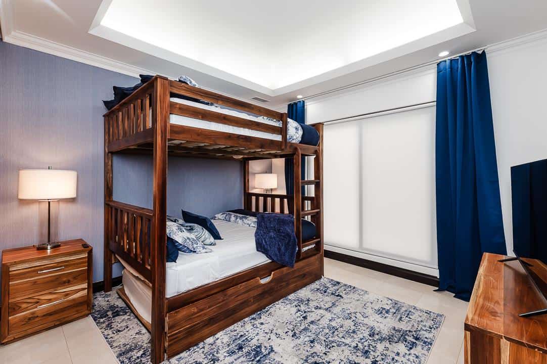 Casa Zaira: Fusion of Modern Elegance and Tropical Splendor!