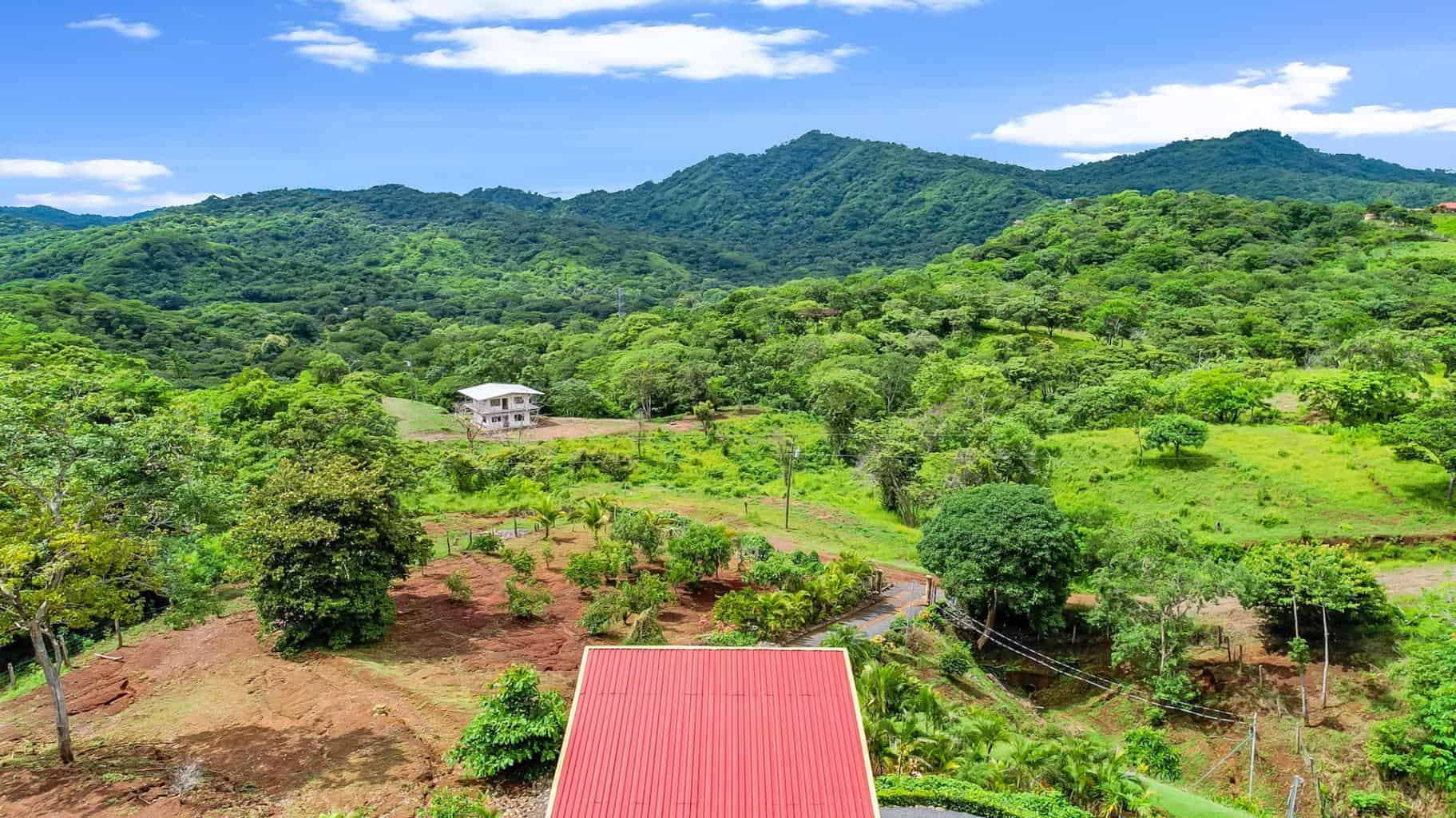 Casa Tropical: Experience Tranquil Living in Paradise!