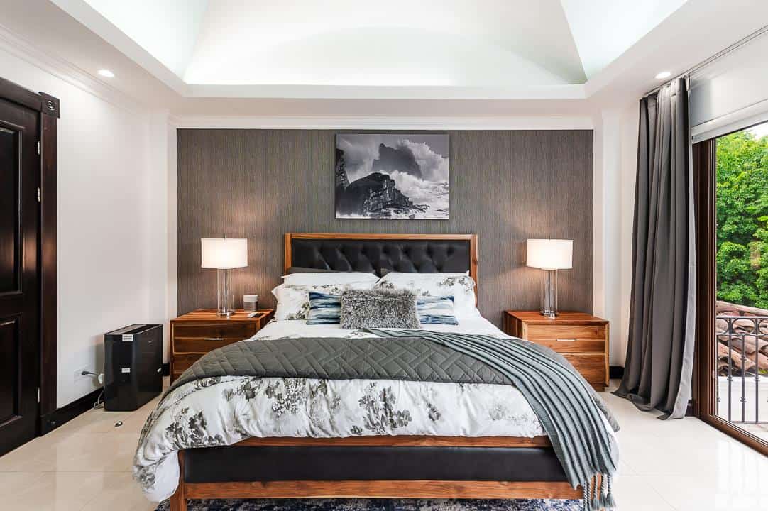Casa Zaira: Fusion of Modern Elegance and Tropical Splendor!