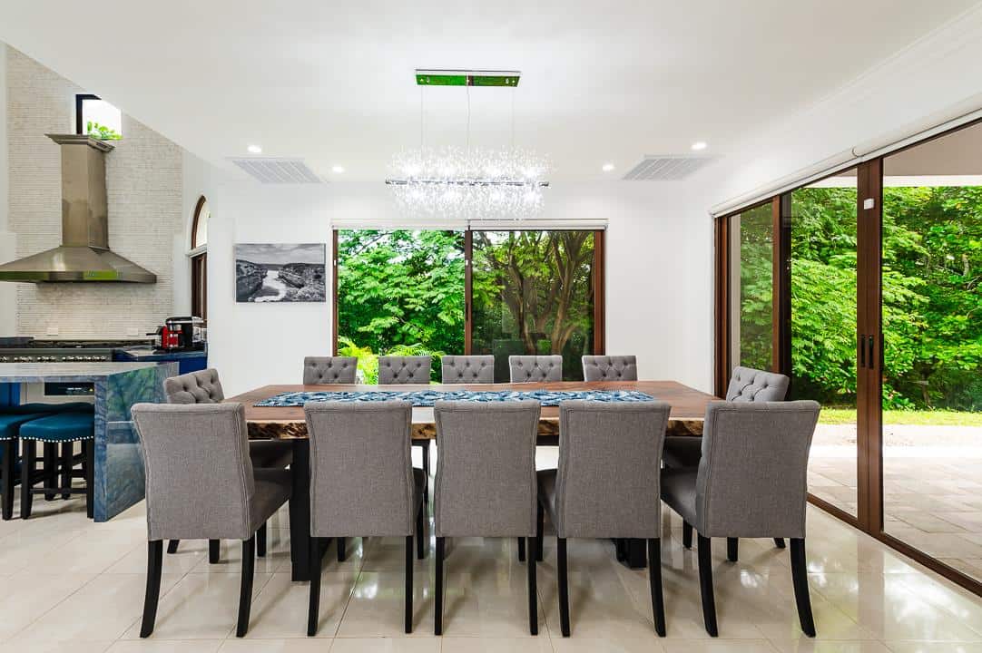 Casa Zaira: Fusion of Modern Elegance and Tropical Splendor!