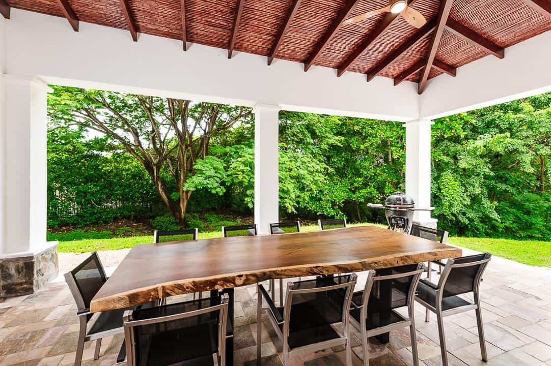 Casa Zaira: Fusion of Modern Elegance and Tropical Splendor!