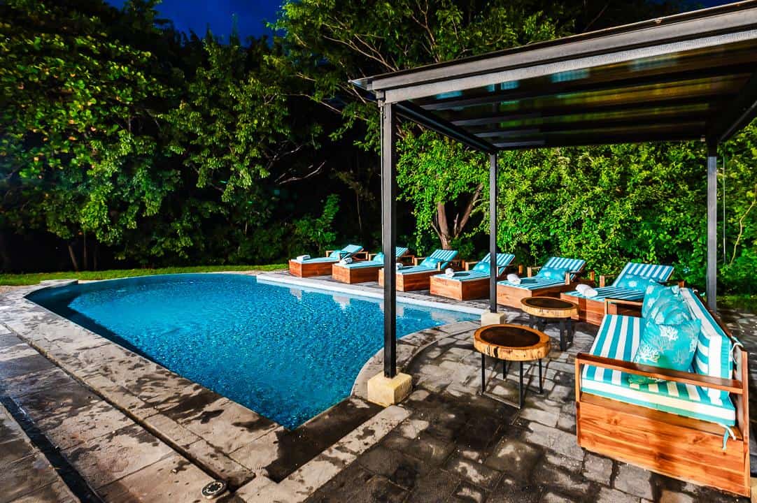 Casa Zaira: Fusion of Modern Elegance and Tropical Splendor!