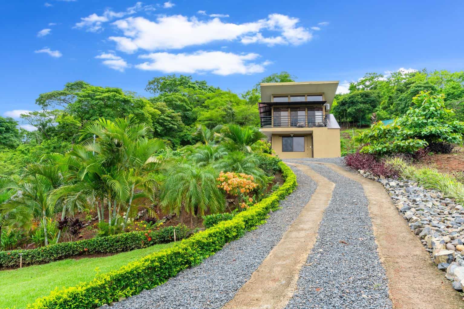 Casa Tropical: Experience Tranquil Living in Paradise!