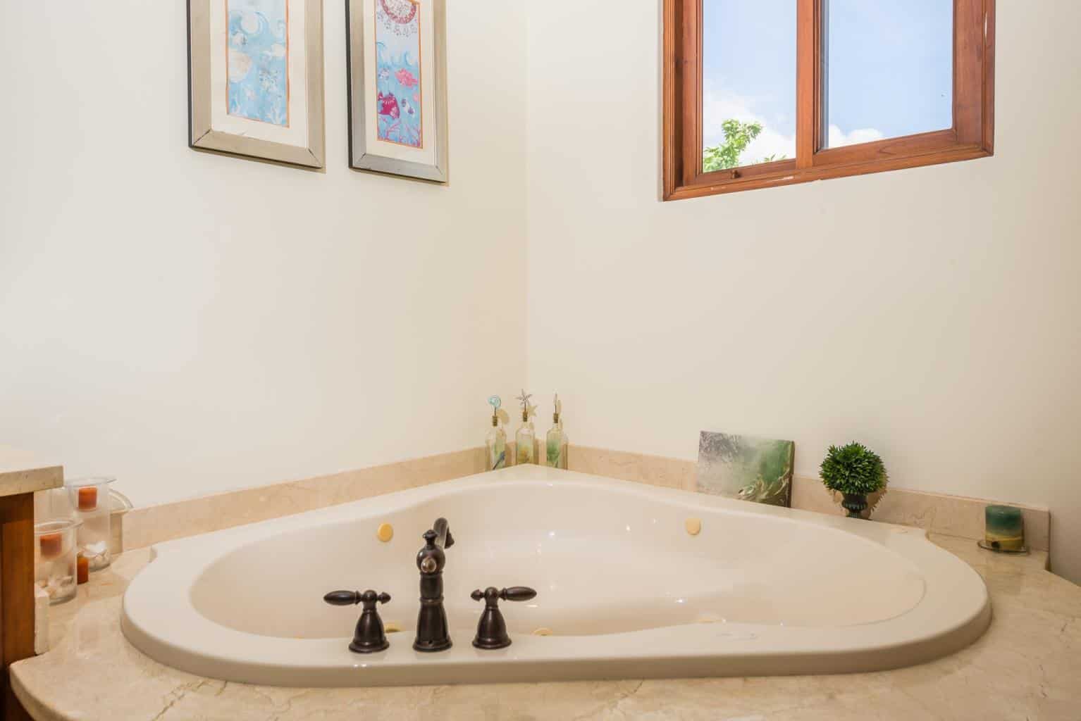 Casa Miraflores, Reserva De Golf #94: Exquisite Colonial-Style Estate Home!