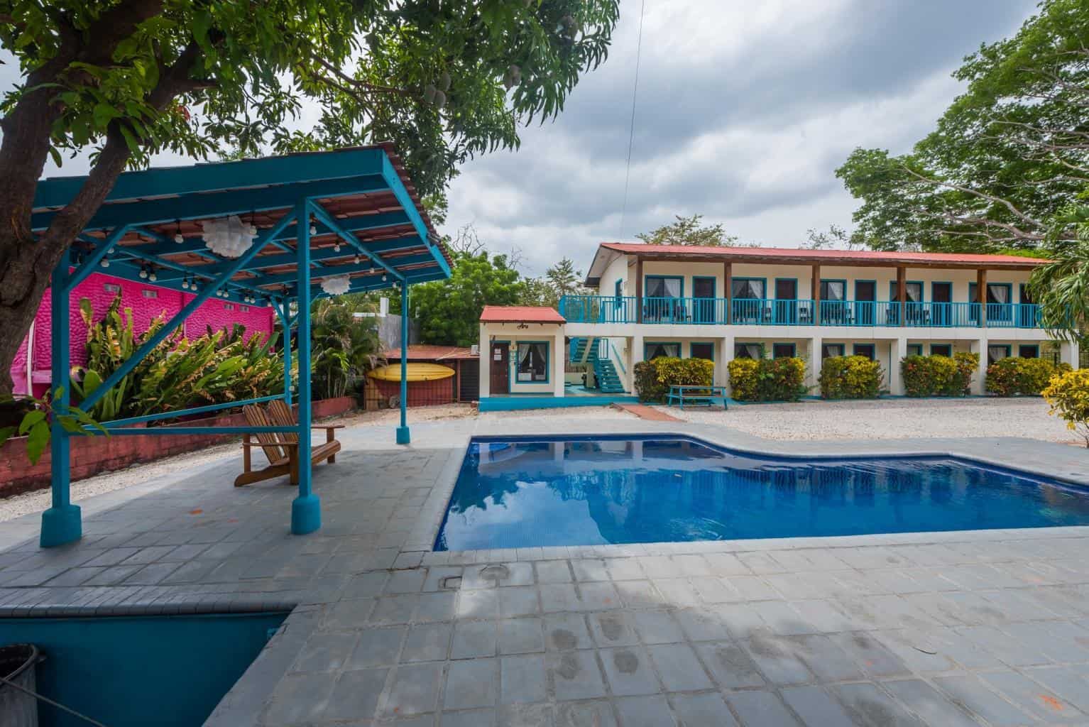Cabinas Diversion Tropical: 10-Bed Hotel, 300m from the Beach!