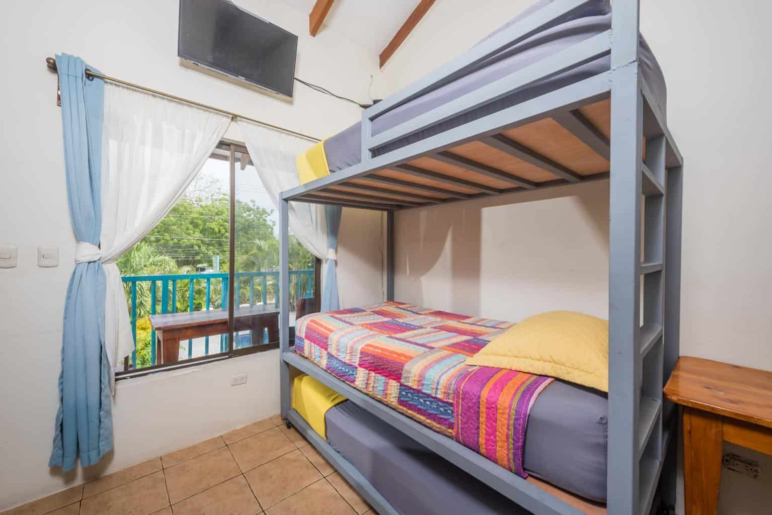 Cabinas Diversion Tropical: 10-Bed Hotel, 300m from the Beach!