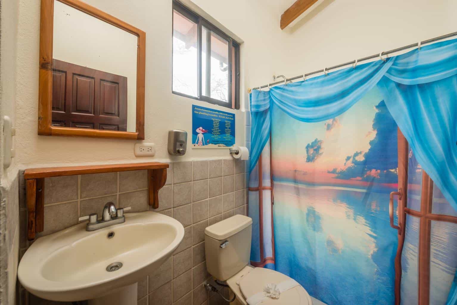 Cabinas Diversion Tropical: 10-Bed Hotel, 300m from the Beach!