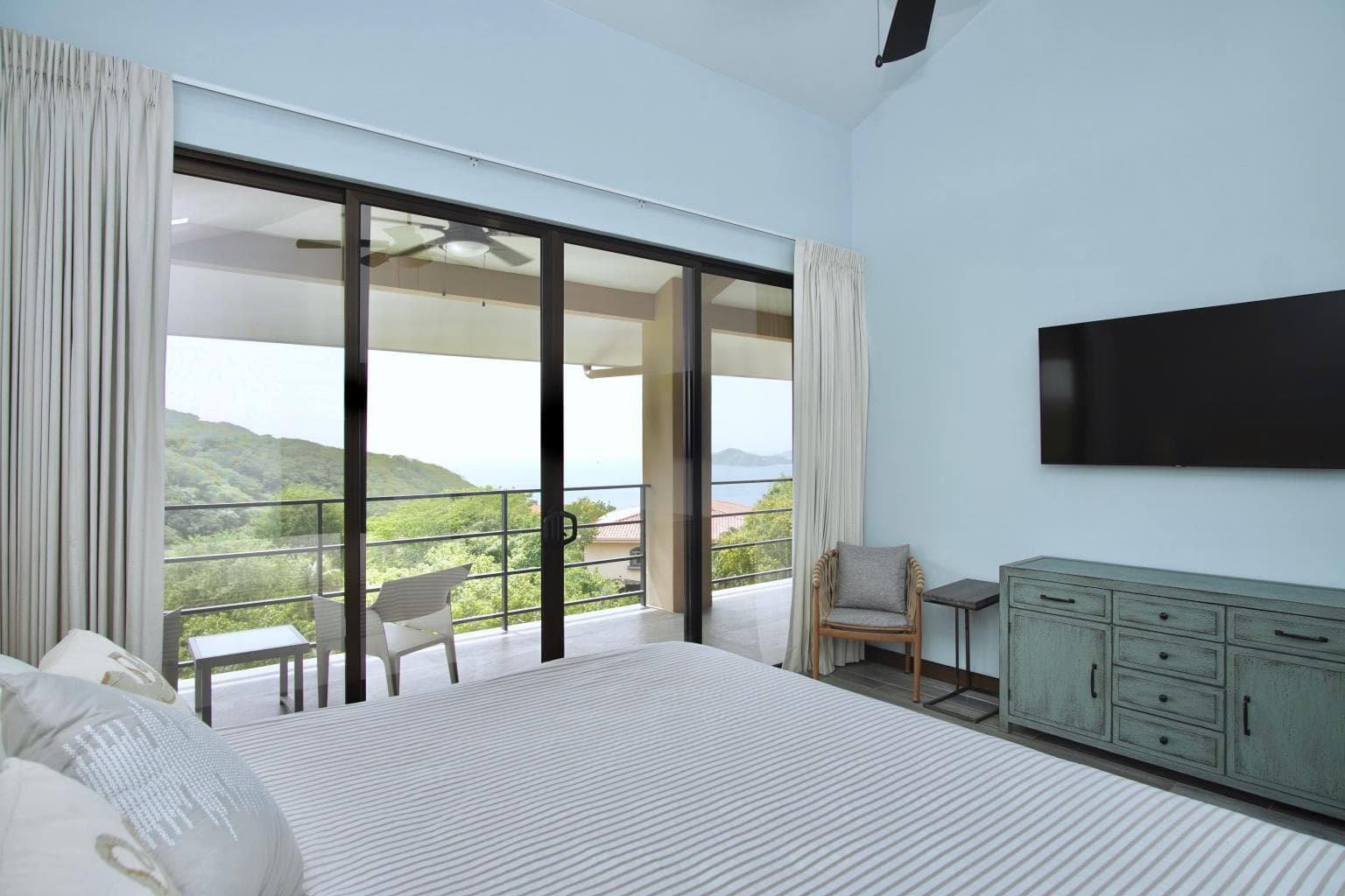 Villa Vista Azul, Ocean View Retreat in the Prestigious Gated Community of Monte Paraiso: Azure Views at Villa Vista