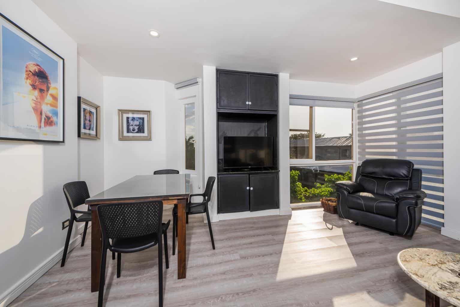 Naxos 7, Newly Renovated 1 Bed Condominium: Modern Comfort at Naxos 7
