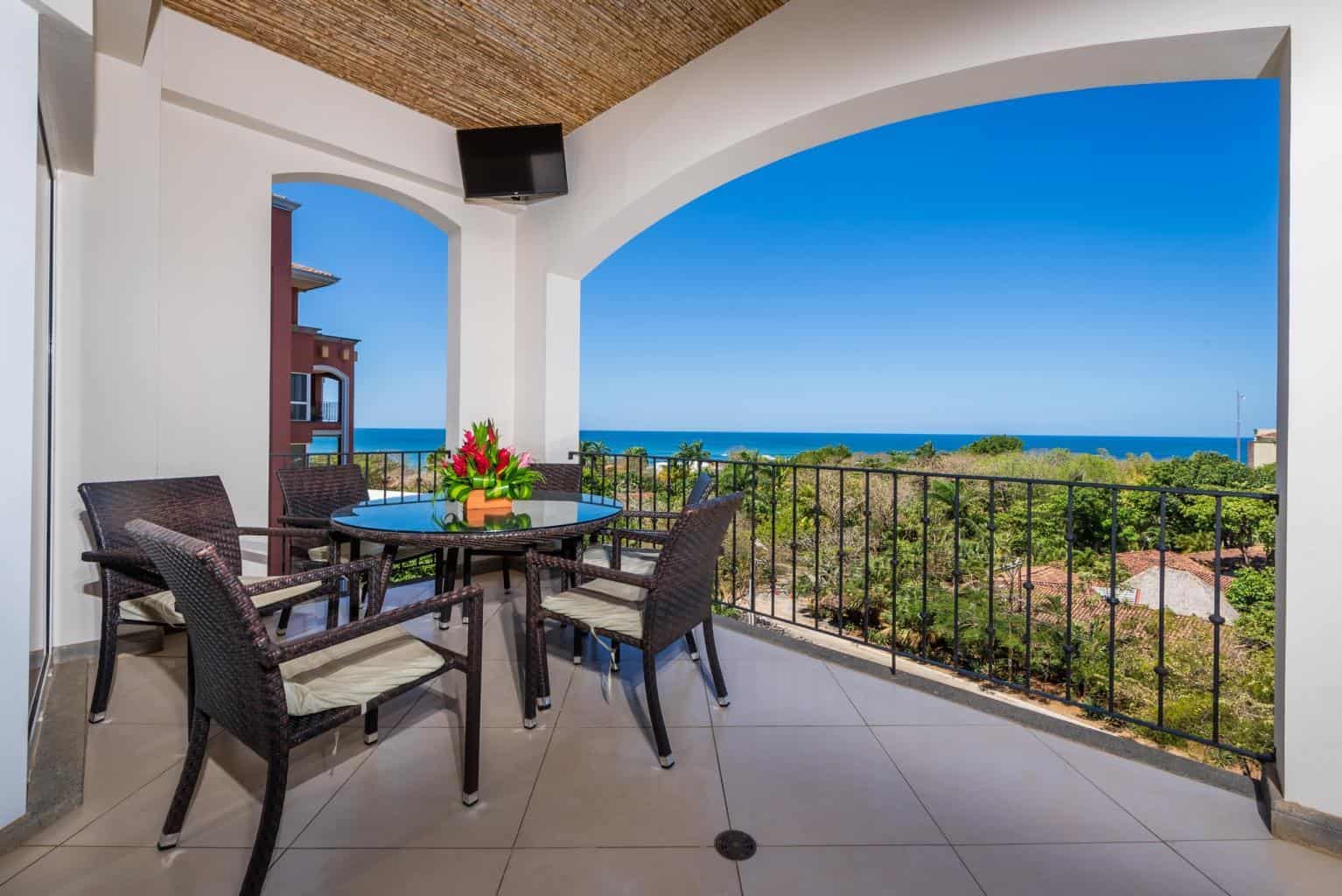 Peninsula Double Penthouse, Breathtaking Views of the Pacific Ocean: Panoramic Bliss at Peninsula