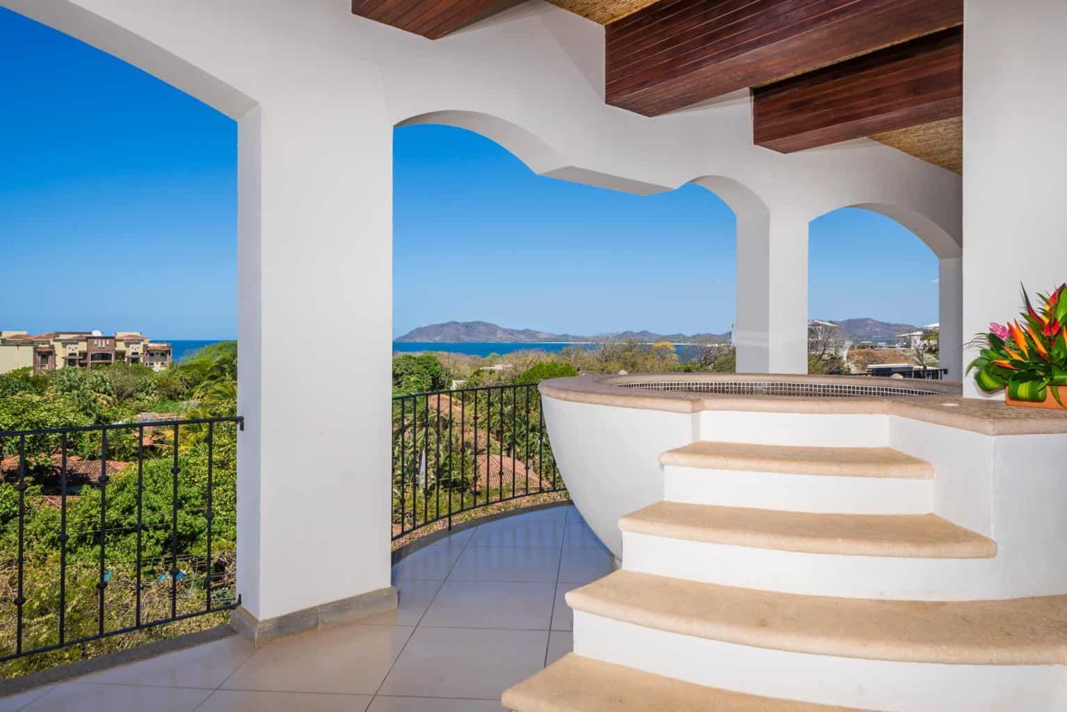 Peninsula Double Penthouse, Breathtaking Views of the Pacific Ocean: Panoramic Bliss at Peninsula