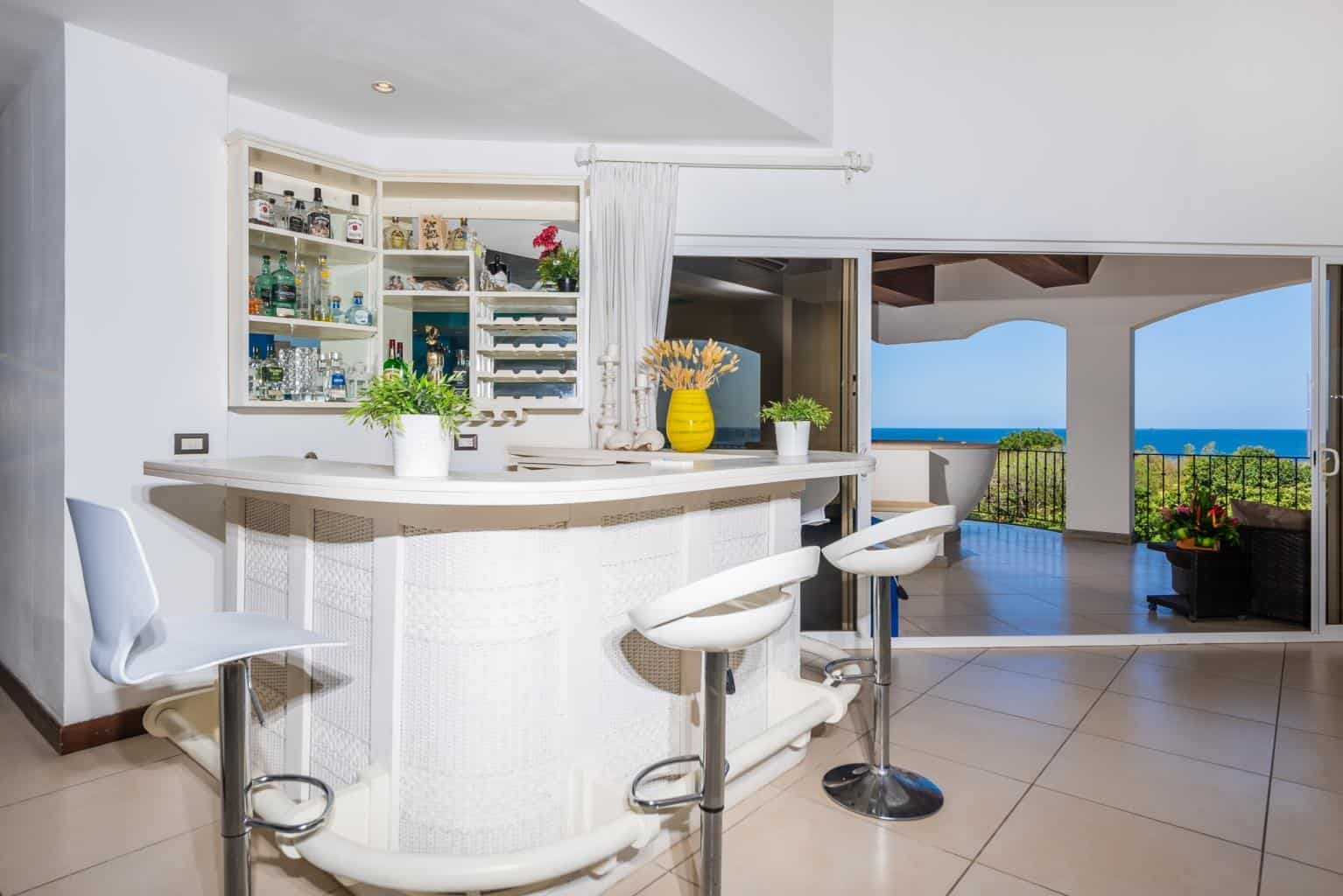 Peninsula Double Penthouse, Breathtaking Views of the Pacific Ocean: Panoramic Bliss at Peninsula