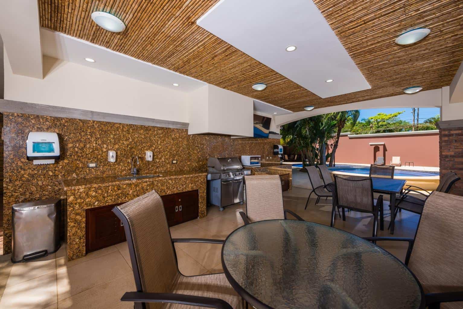 Peninsula Double Penthouse, Breathtaking Views of the Pacific Ocean: Panoramic Bliss at Peninsula