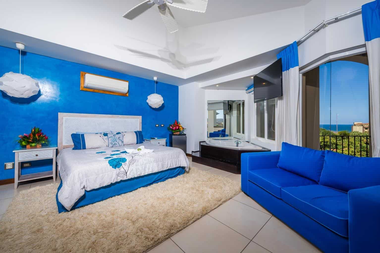 Peninsula Double Penthouse, Breathtaking Views of the Pacific Ocean: Panoramic Bliss at Peninsula