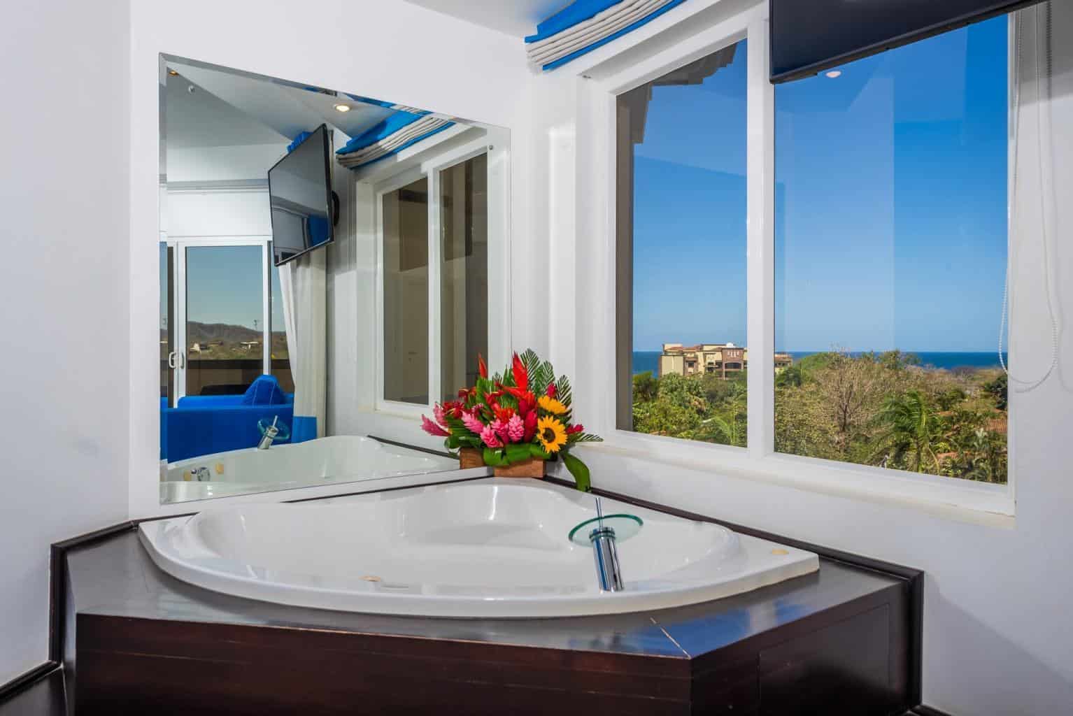 Peninsula Double Penthouse, Breathtaking Views of the Pacific Ocean: Panoramic Bliss at Peninsula