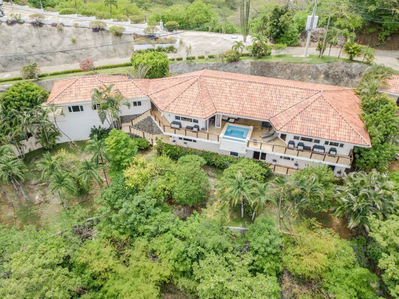 Cliffside Elegance: A Villa with Breathtaking Ocean Views