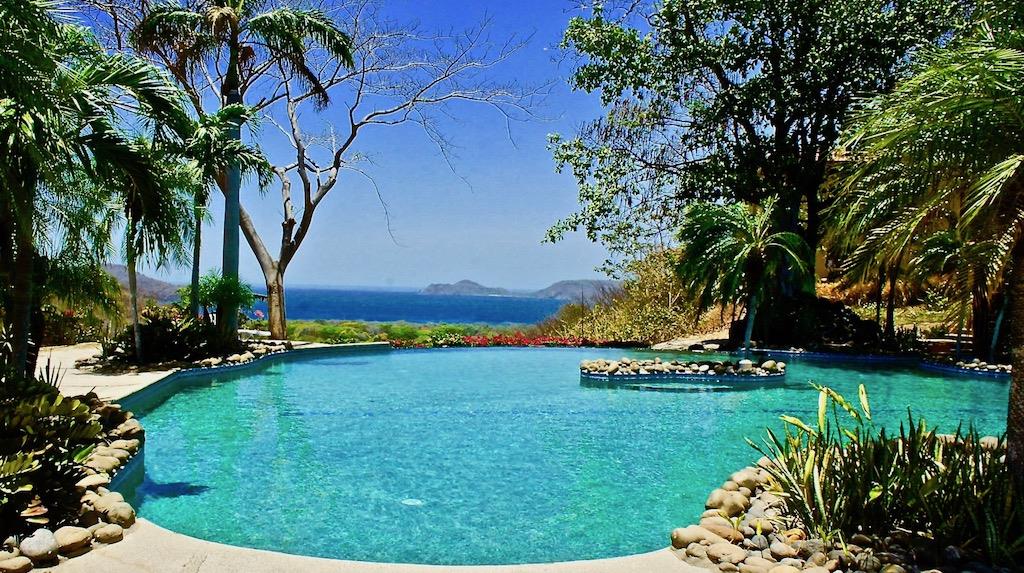 Villa Lamar: Tropical Living at Villa Lamar